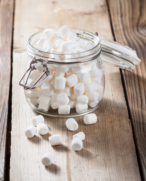 Glas mit Marshmallows