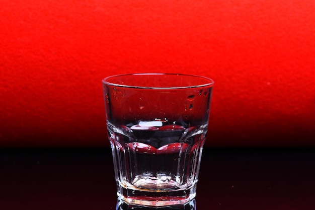 Glas mit Wassertropfen