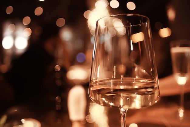 Glas Weinalkohol / Weinlikör, ein Fest der Trauben