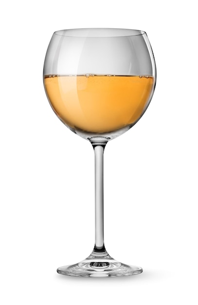 Glas Weißwein auf weißem Hintergrund