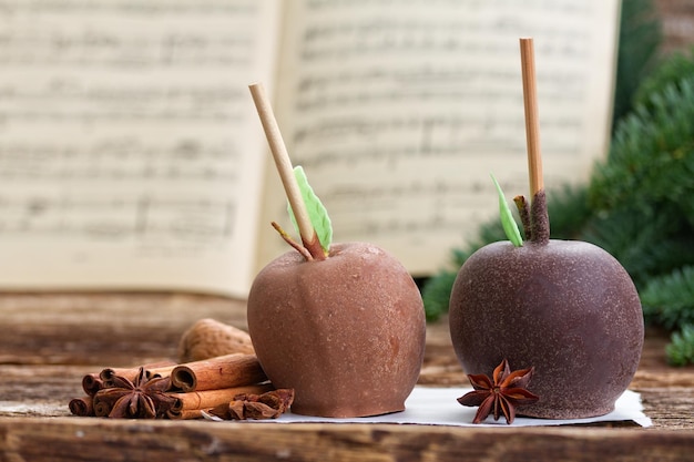 Glaseado de manzana con chocolate para navidad