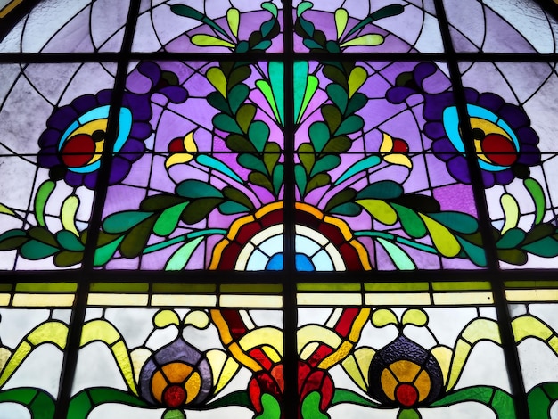 Glasfenster in der Synagoge Glas mit Bildern oder farbigen Mustern Blumenmotive