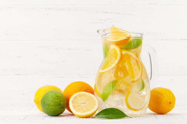 Glaskrug für frische Limonade