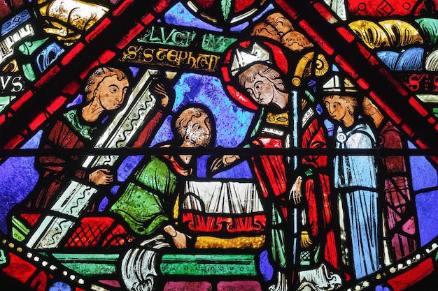 Glasmalerei der Kathedrale von Bourges Die Erfindung der Reliquien des Hl. Stephanus
