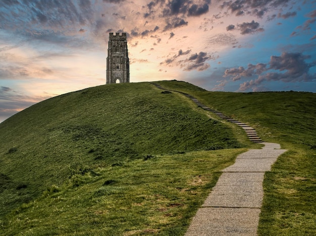 Glastonbury Tor ao entardecer