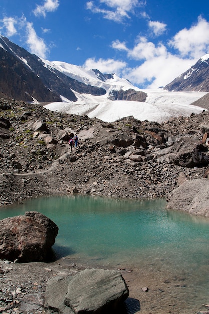 Gletscher Aktru (Akturu) im Altai-Gebirge und im See