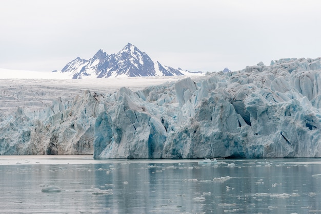 Gletscher auf Spitzbergen, Arktis - Blick vom Expeditionsschiff