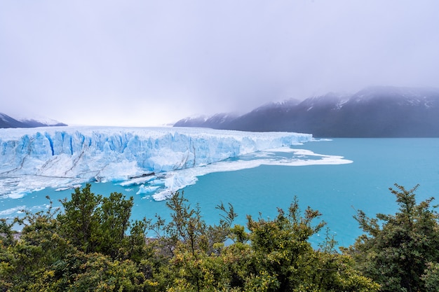 Gletscher Perito Moreno im Nationalpark Los Glaciares im April. Argentinien, Patagonien