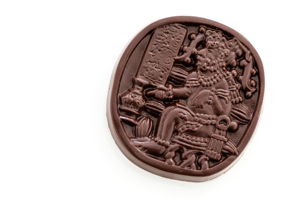 Glifos mayas gourmet en chocolate amargo.