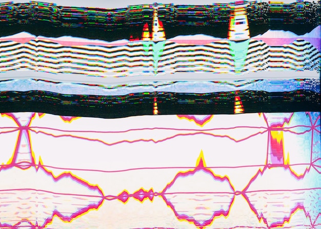 Glitch distorsión señal de latido patrón digital pantalla blanca con líneas en zigzag de interferencia roja