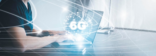 Globale Netzwerkverbindung 6G zur Hand GeschäftsmannGlobale Netzwerkverbindung 6G mit Icon-Konzept Technologie Netzwerk drahtlose Systeme und Internet der Dinge neue Technologien, die in der Zukunft auftauchen