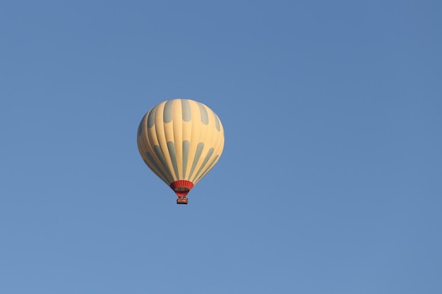 Globo aerostático sobre la ciudad de Goreme