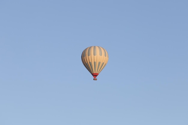 Globo aerostático sobre la ciudad de Goreme