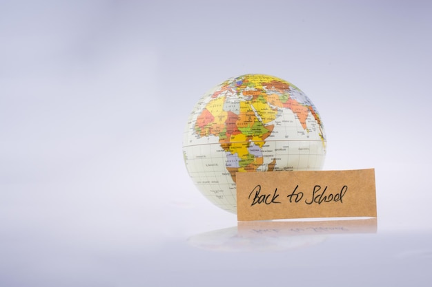 Globo y de vuelta al título de la escuela