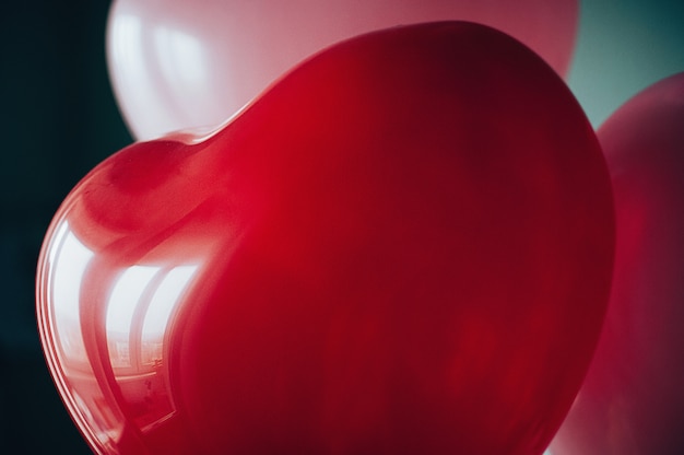 Globos de amor rosa rojo vintage de cerca