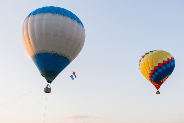 Globos de colores en el aky