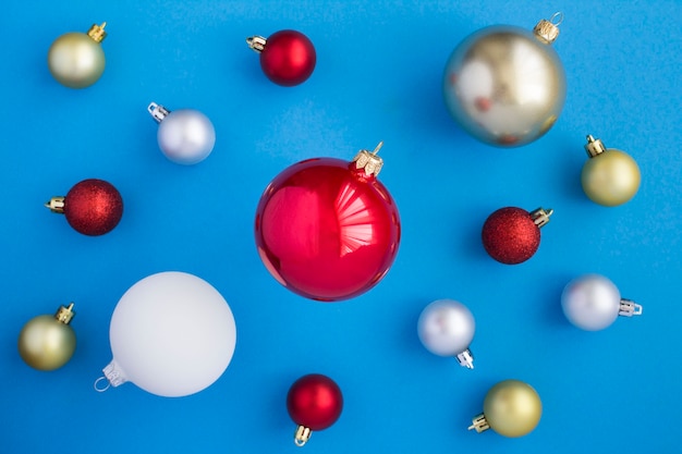 Foto globos coloridos de natal