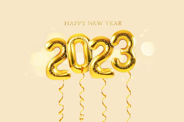 Globos festivos dorados número 2023 con una cinta dorada vuelan sobre un fondo beige con luces bokeh Feliz Año Nuevo 2023 idea creativa