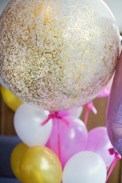 Globos rosas y dorados con confeti Fiesta de cumpleaños para niña