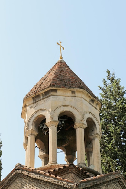 Glockenturm der alten Kirche in Tiflis Georgia