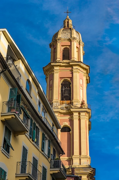 Glockenturm der Basilika San Gervasio e Protasio in Rapallo, Italien