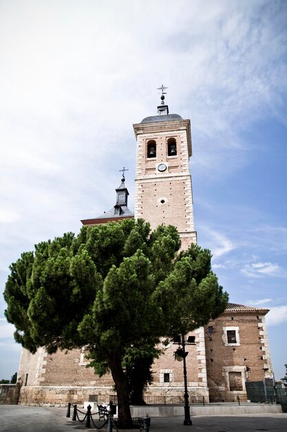 Glockenturm der Kirche, ländliche Landschaft, Spanien