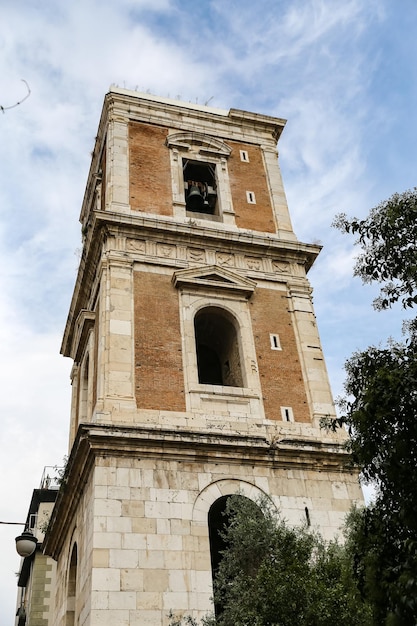 Glockenturm der Kirche Santa Chiara in Neapel Italien