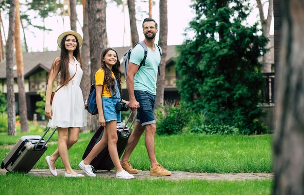 glückliche Familie im Urlaub