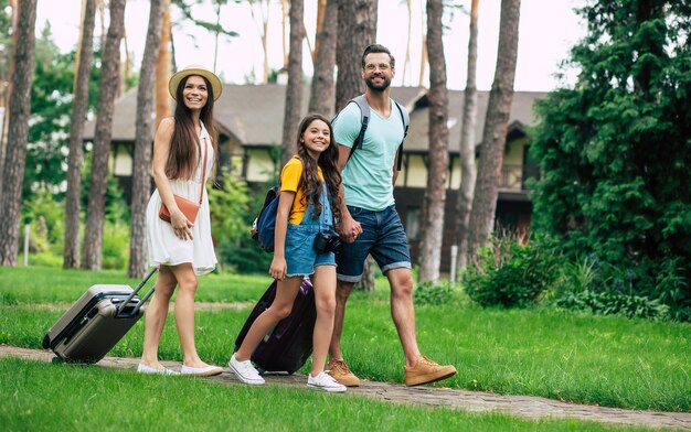 glückliche Familie im Urlaub