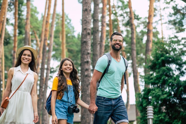 glückliche Familie im Urlaub