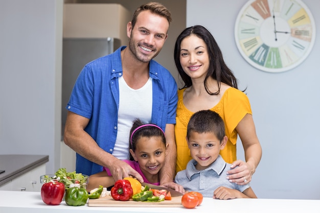 Glückliche Familie in der Küche