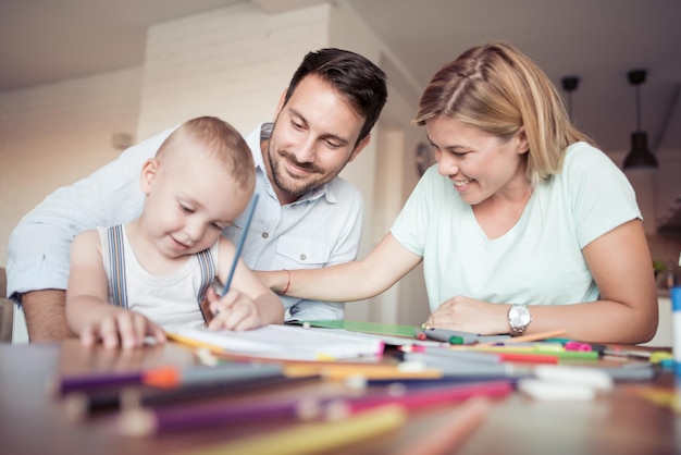 Foto glückliche familienzeichnung