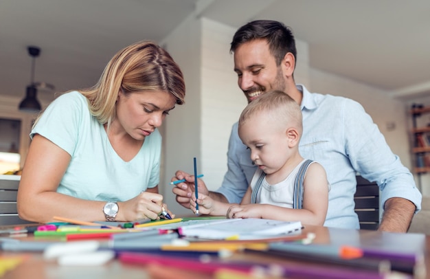 Glückliche Familienzeichnung