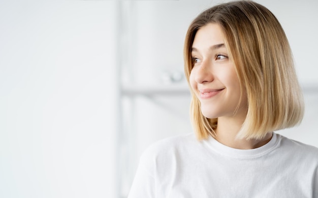 Glückliche Frau Beauty Banner strahlend reine Gesichtshaut