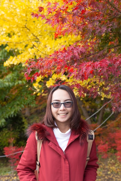 Glückliche Frau entspannen sich Reise in Japan.