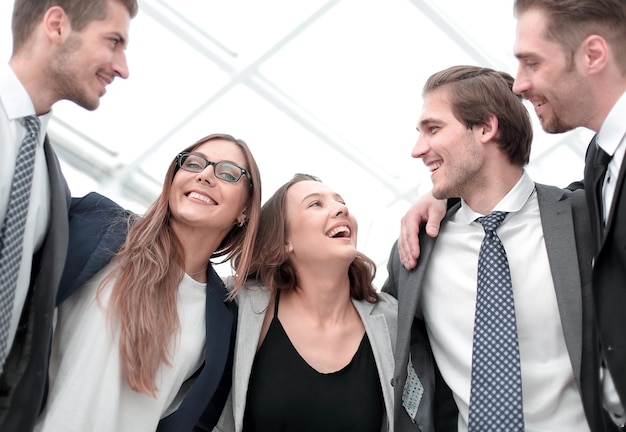 Glückliche Gruppe von Bürokollegen