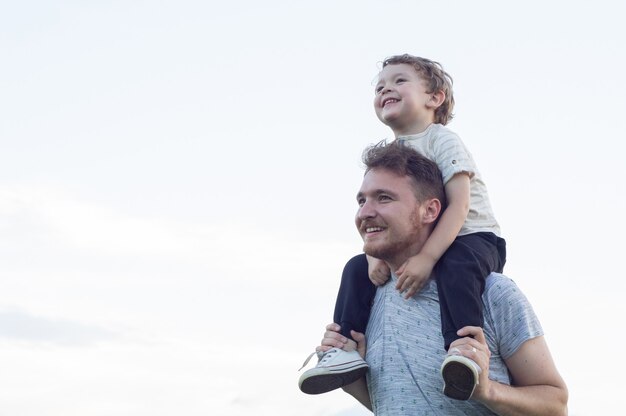 Glückliche liebende Familie