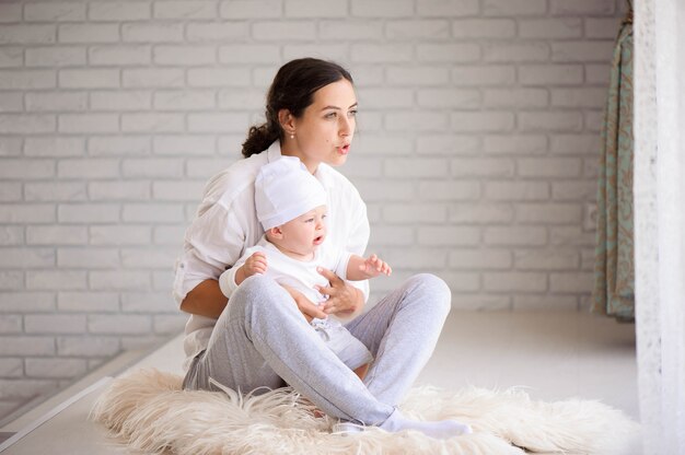 Glückliche liebevolle Familie