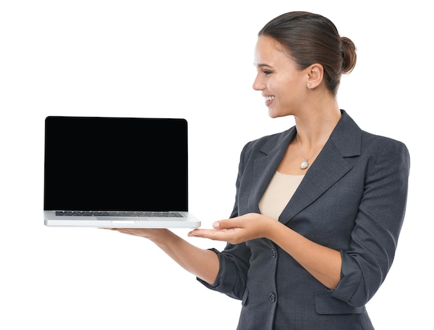 Glücklicher Laptop-Bildschirm und Präsentation für Geschäftswerbung auf einem weißen Studio-Hintergrund Junge weibliche Person Anwalt oder Anwalt mit lächelnder Handfläche oder zeigt Computer-Display auf Mockup-Raum