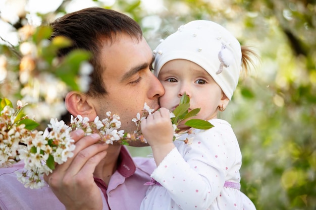 Glücklicher Vater mit kleiner Tochter VaterschaftDaddy's Day