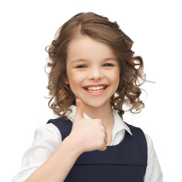 glückliches Kinder- und Gestenkonzept - Bild eines schönen jugendlichen Mädchens, das Daumen nach oben zeigt