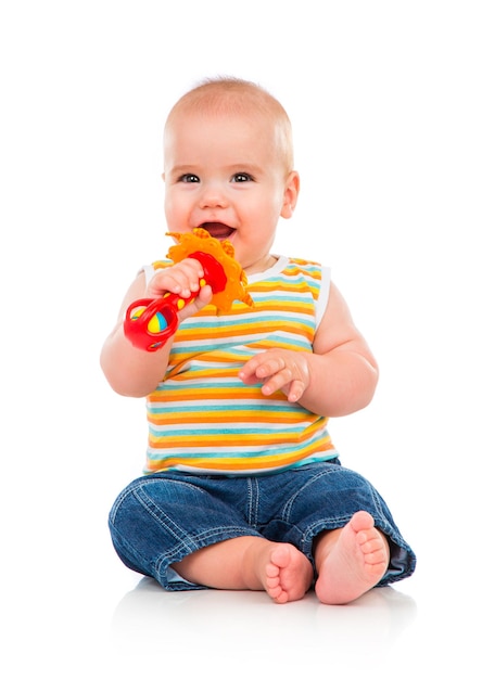 Glückliches kleines Baby getrennt auf weißem Hintergrund.