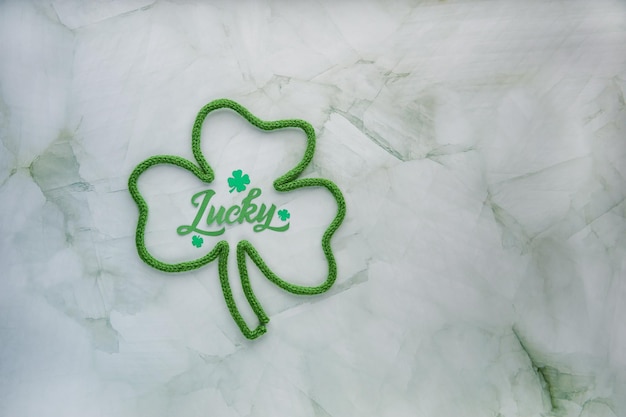 Glückswort St. Patrick's Day Schriftzug Pinsel Kalligraphie Design mit Klee Shamrock Blatt