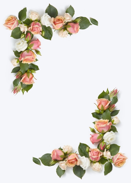 Glückwunsch-Eckrahmen aus Rosenblüten