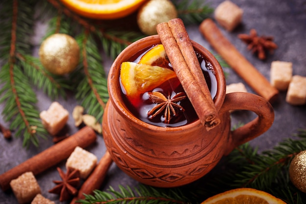 Glühwein, heißes Getränk im Winter