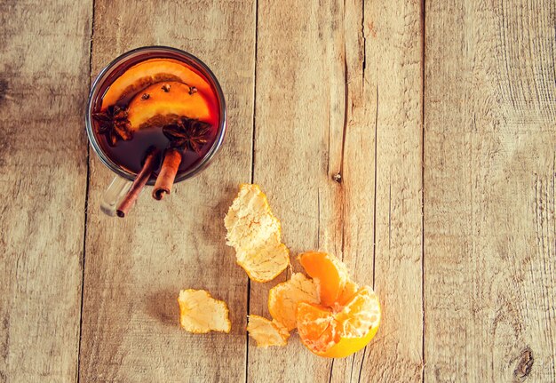 Glühwein. Selektiver Fokus Essen und Trinken.