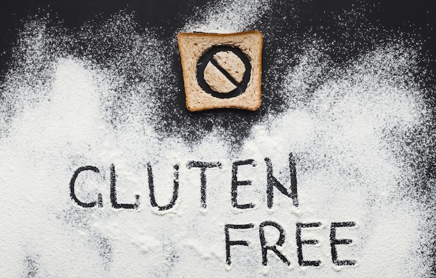 Sin gluten escrito en harina esparcida saludable