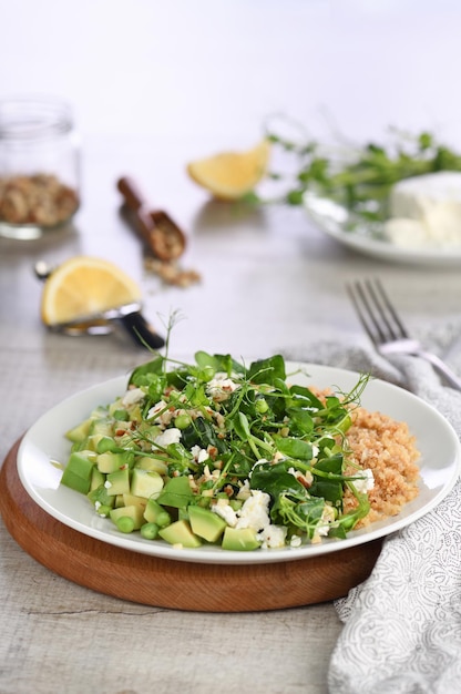 Glutenfreier grüner vegetarischer Salat