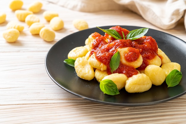 Gnocchi in Tomatensauce mit Käse