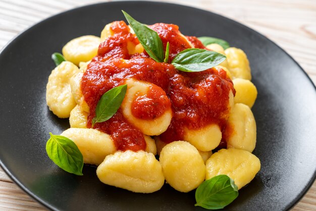 Gnocchi in Tomatensauce mit Käse